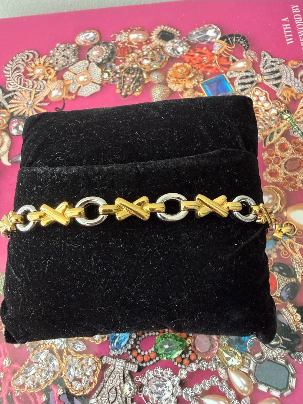 Premier Designs 2 Tone XO (Hugs & Kisses) Link Bracelet. 7.5 inch length.